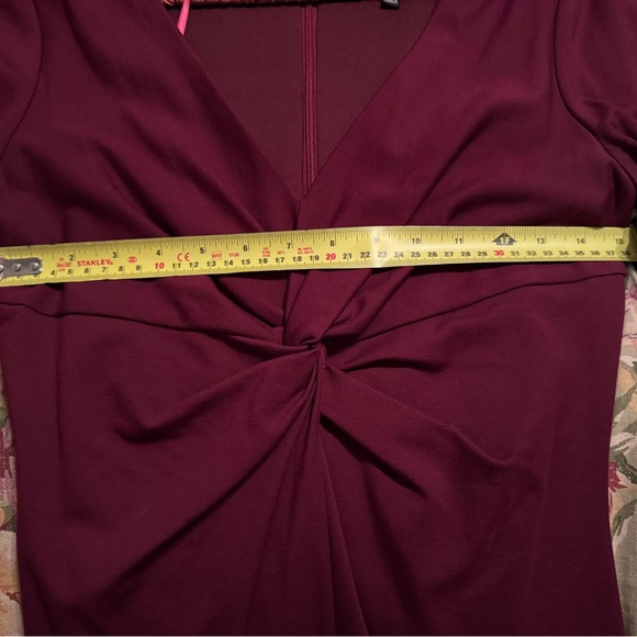 Le Chateau Fitted 3/4 Sleeve Knotted Dress - Picture 7 of 7